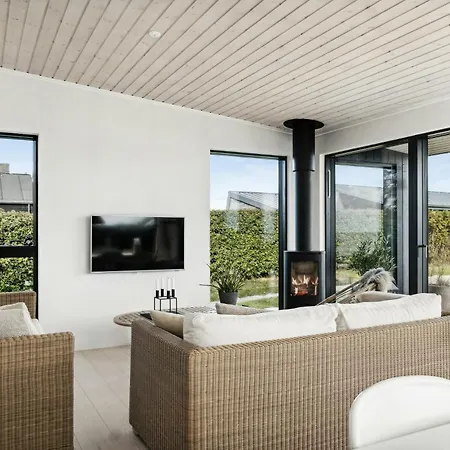 Moderne Ved Saksild Holiday home